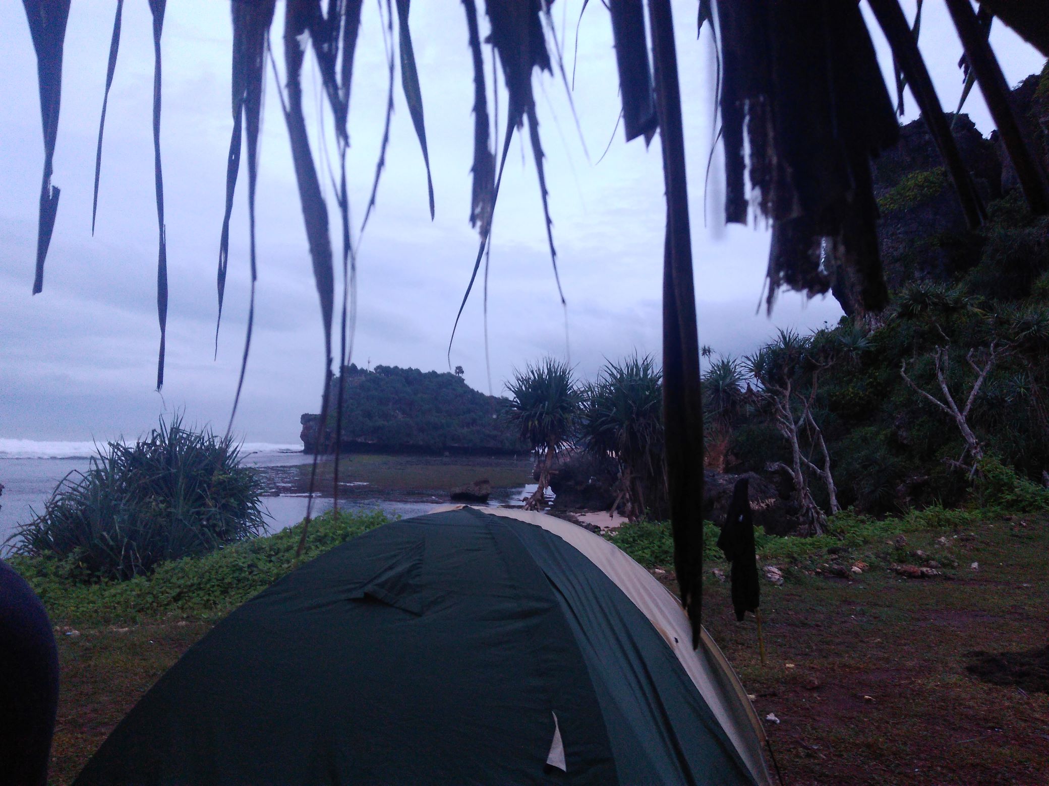 Tenda camping pantai gunungkidul